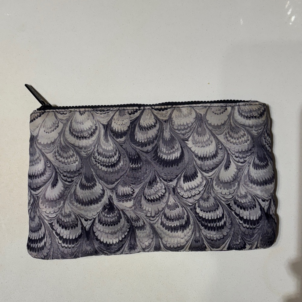 🆓Add-On✨Holts Feather Pattern Pouch - Picture 1 of 5